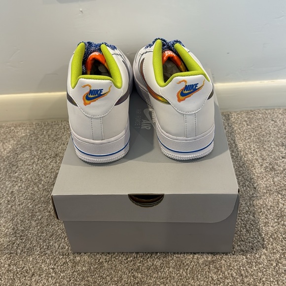 Nike Air Force 1 LV8 - Picture 4 of 6